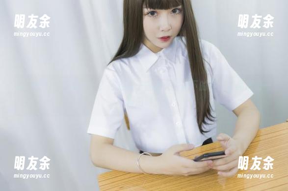 谁说生日一定要开心？抱走莫子在修女主题下的写真作品别有一番滋味！