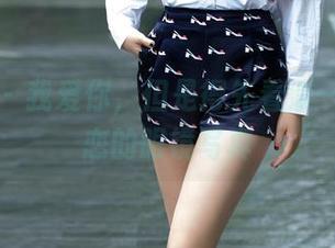 推女郎 – 我爱你，但是得先看清——何奕恋的眼镜写真