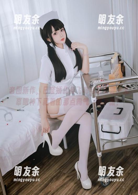 日奈娇 套图新作,日奈娇化身飞鸟马时女警,无辜眼神下藏着的那点霸气,服不服?