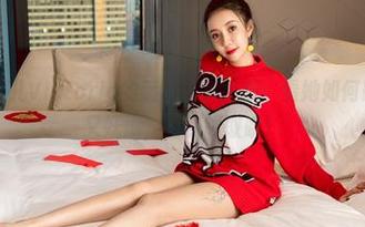 微密圈 – 果儿Victoria的运动内衣套图：看她如何跑步时洒脱又妩媚，免费领取哦！