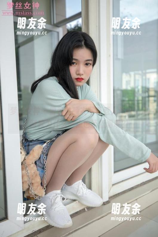 梦丝女神 - 雪馨的睡衣写真惹人注意，定制款为什么一点也不低调呢？