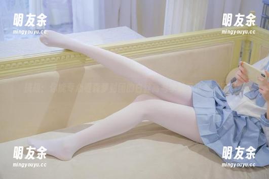 挑战：你能专心看森萝财团的白丝高考学妹写真集原图吗？