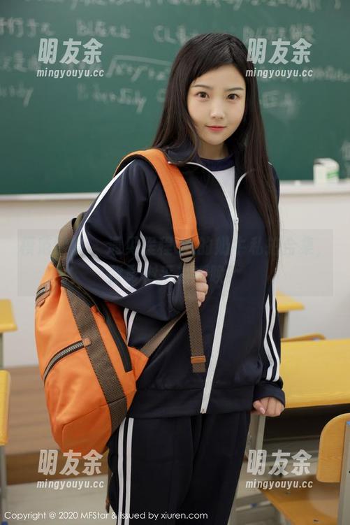 模范学院 - 遇见程程CC的奶牛私拍合集，背影似乎在呼唤？
