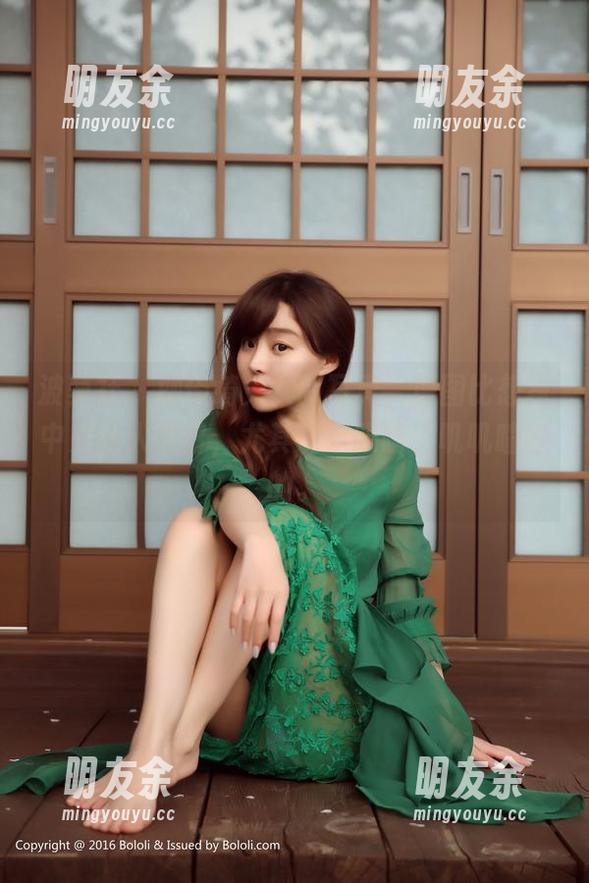 波萝社 - 柳侑绮兔女郎写真，原图比想象中更让人停留，尤其那双眼睛，叽叽喳喳的。