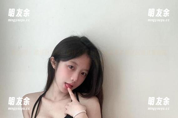 微密圈 - 黑连体吊带这是什么神操作？火龙果羊把这玩意儿穿得忒好，赶紧下载吧！