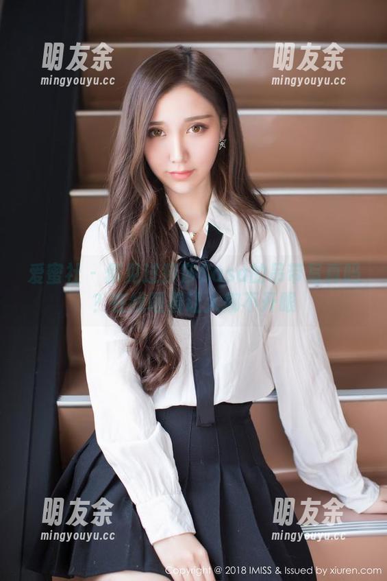 爱蜜社 - 你见过莎莎Sasa的吊带写真吗？在线晒着让人挪不开眼