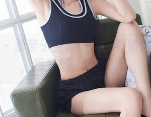 爱蜜社 – 萌奈子空姐照片：看她这身制服，我只想‘降落’。
