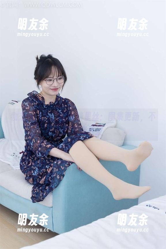 物恋传媒 - 小晴的裤里丝：图集更新，不想东张西望