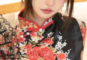 免费获取神乐坂真冬的红丝绒美图，忠告：小心过于晃眼的魅力！