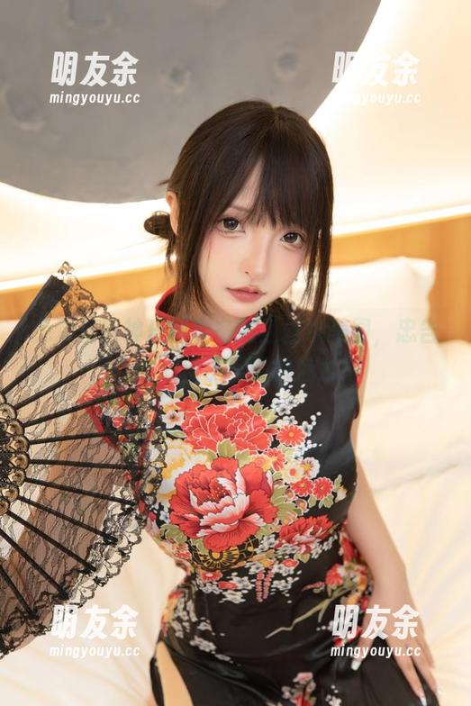 神乐坂真冬 免费获取神乐坂真冬的红丝绒美图,忠告:小心过于晃眼的魅力!