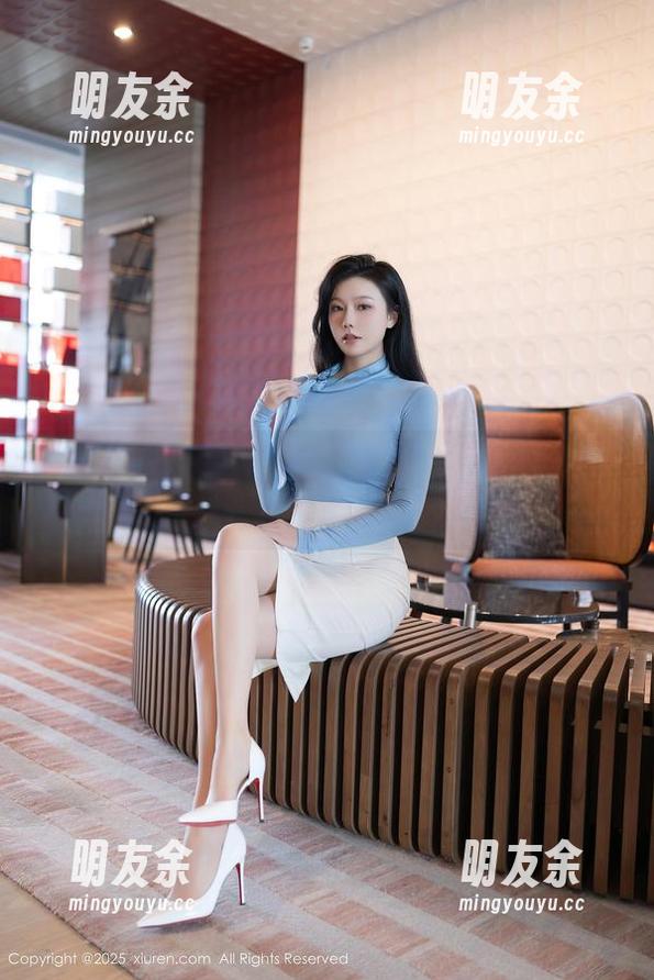 秀人网 - 职业装也能玩出花儿：伊小七MoMo的定制作品值得一看！