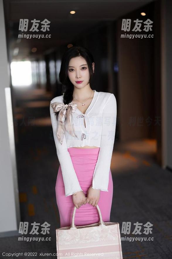 秀人网 - 黑丝美腿配高清写真，利世今天让你眼睛为之一亮！