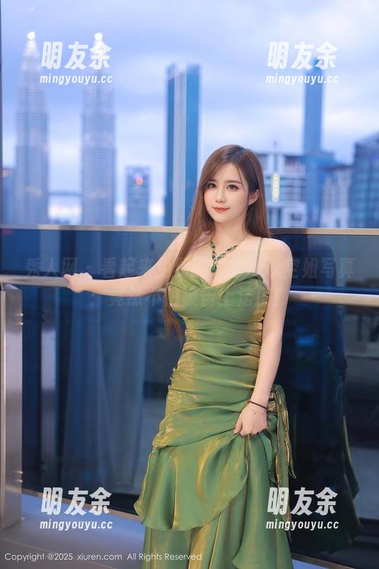 秀人网 - 看起来免费的奈奈Fox空姐写真：竟然不怕被告上法庭！