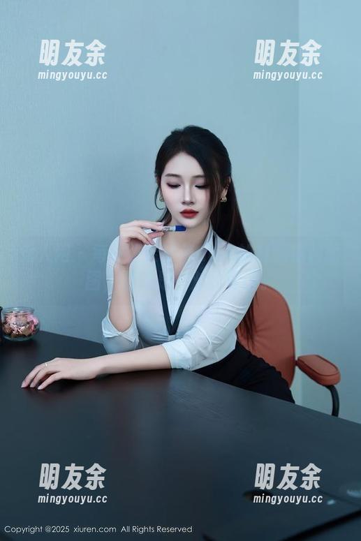 秀人网 - 每一张奈汐酱nice的制服福利原图，都像是在对我耳语。