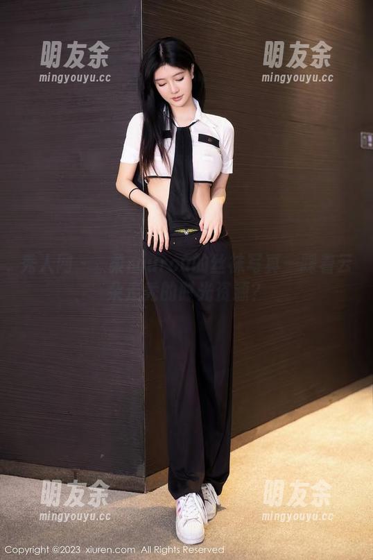 秀人网 - 媃柔rourou的丝袜写真—踩着云朵走秀的时光资源？