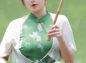 秀人网 – 让幼幼的红裙图包带你领略一场不一样的美丽风暴！