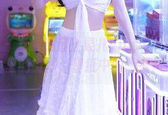 秀人网 – 当眼镜遇上果儿victoria：原图里的微妙，壁纸中的想象！