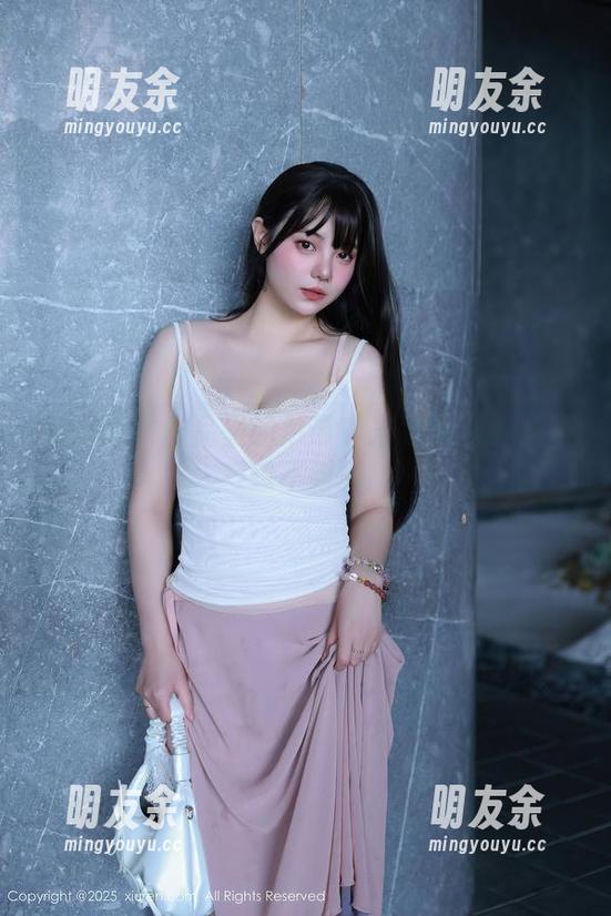秀人网 - 作品里的吊带？米妮大萌萌让人意想不到啊！
