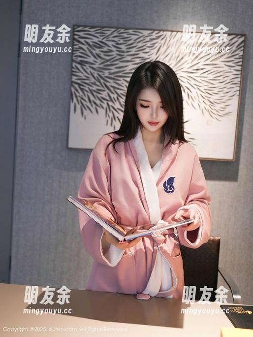 秀人网 - 一组有趣的秘书美图，糯美子MINIbabe用自己的方式，把办公室生活演绎得颇有风味。