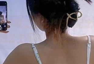 微密圈 – 下载之前先想好，纪念小小v的逃公主写真可能要上瘾。
