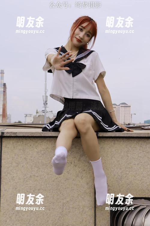 绮梦摄影 - 婉约的雨薇：泳池私房图集，听说水里住着梦