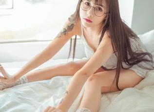 菠萝社 – 网袜小天使，柳侑绮Sevenbaby最新的仓库大开放