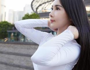 蜜桃社 – 在高清图片里，李颖诗的礼服像是银河星辰，真的太迷了。