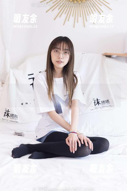 袜啵啵 - 全集偷瞄甜甜圈：那么居家也能有范儿？