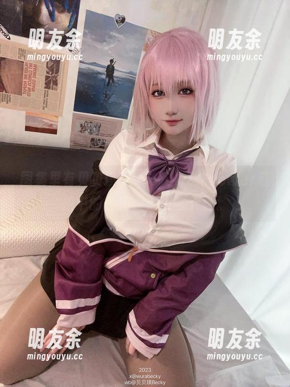 图集里有贝贝琪Becky，辣妹power私拍中的性感、傲慢与天真。